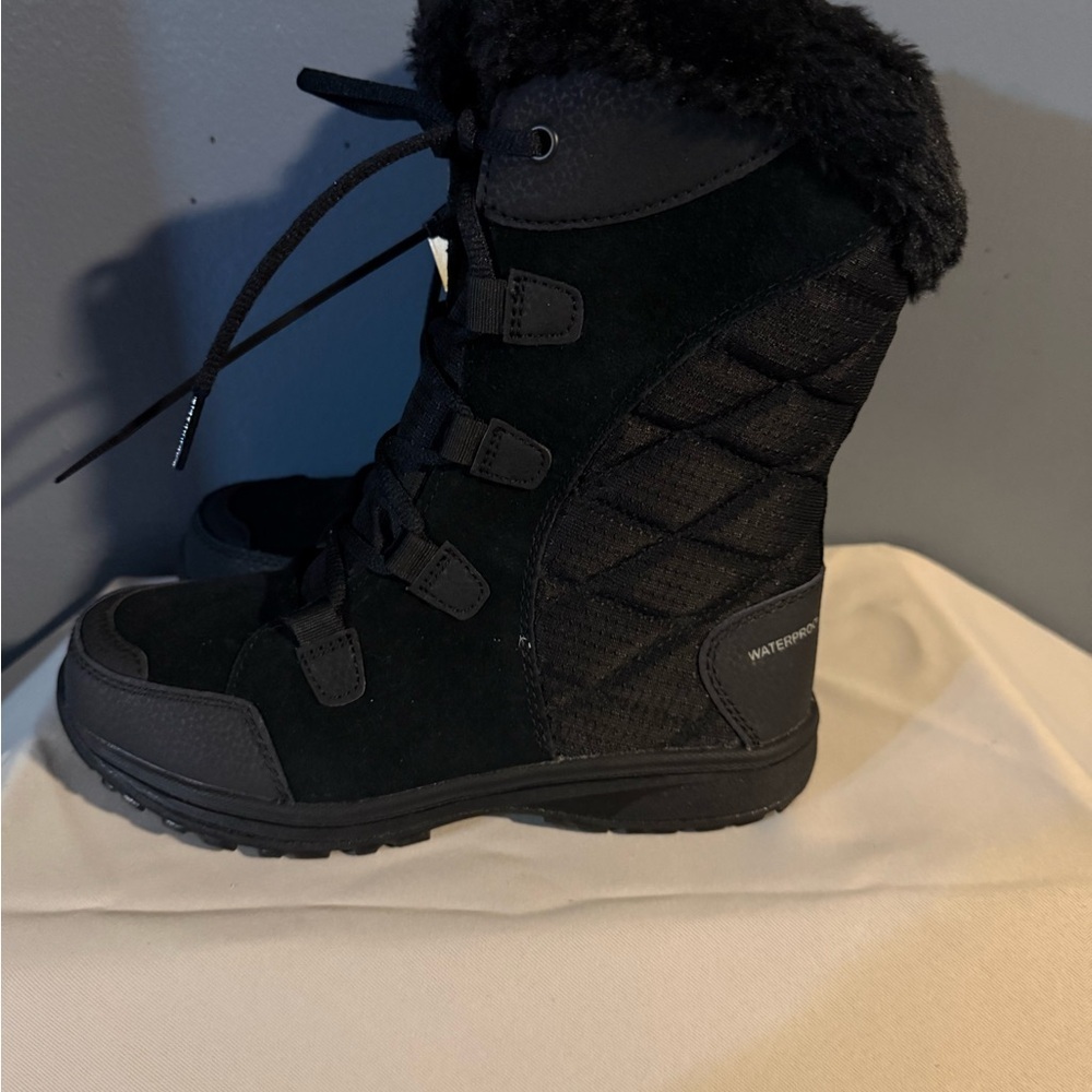 Columbia Black Lace Up Boots - Picture 2 of 6